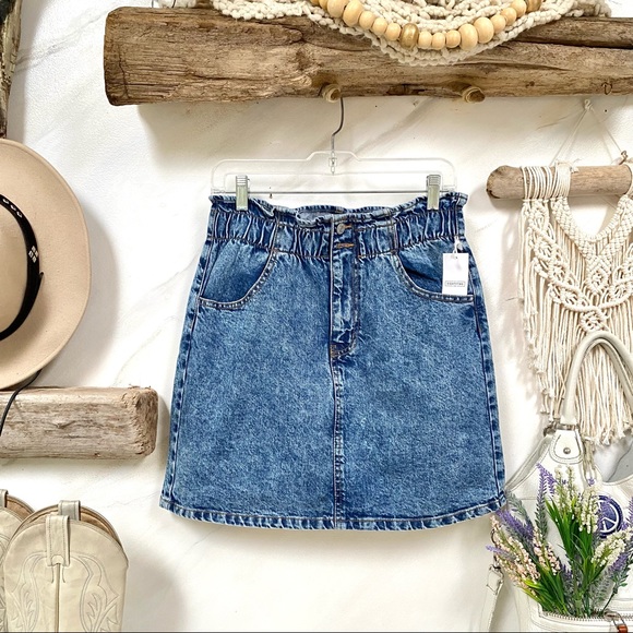 Sweet perfectly distressed jean skirt w shirred elasticated waist & retro vibe - Picture 4 of 14